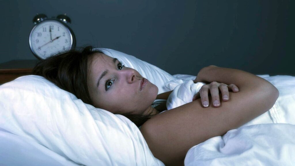Dispositivos electrónicos afectan calidad del sueño