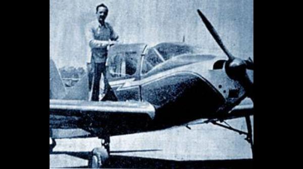 Pedro Infante en su avión