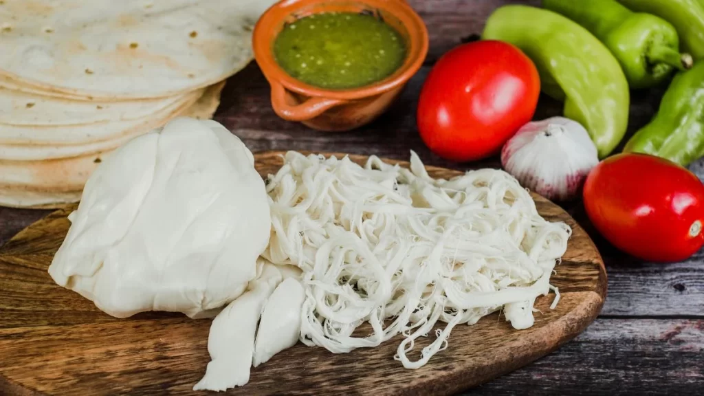 Profeco analizó 33 marcas de queso Oaxaca