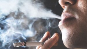 Multas por no respetar Reglamento para fumadores superan el millón de pesos